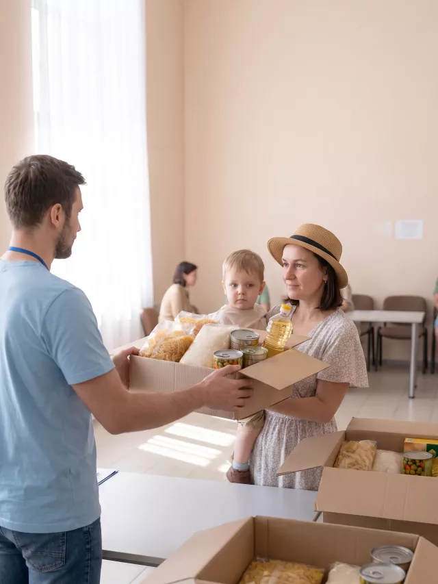 Продуктова допомога для ВПО з Енергодара у Києві